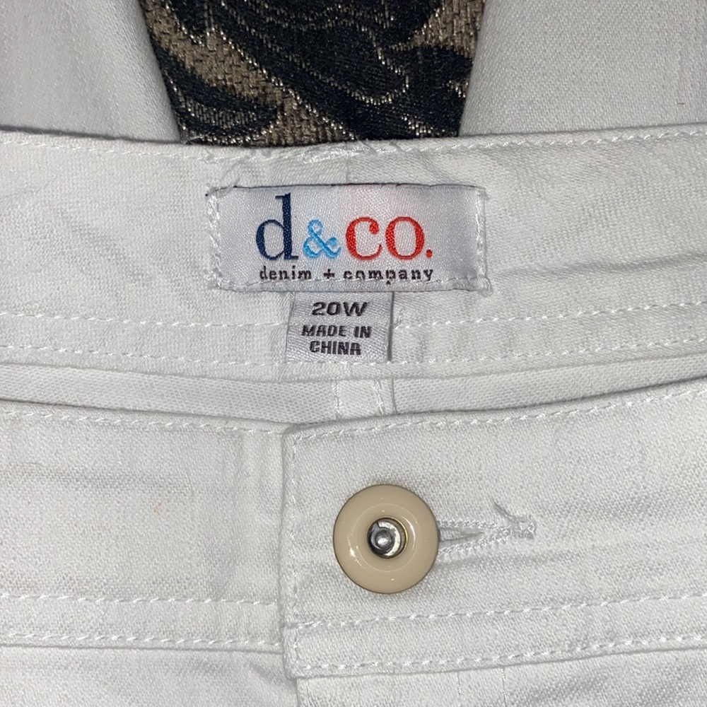 Denim & Company Cropped Jeans - Picture 7 of 8